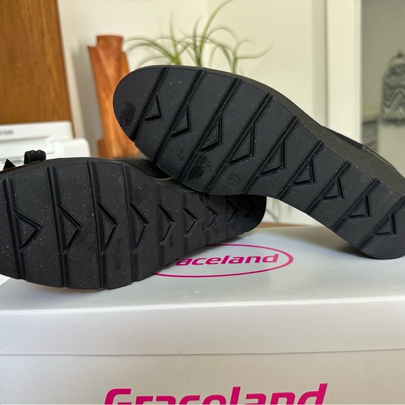 NEW - Graceland Black Low Wedge Shoes - Made in Germany - Size 7 - NIB - Picture 4 of 7
